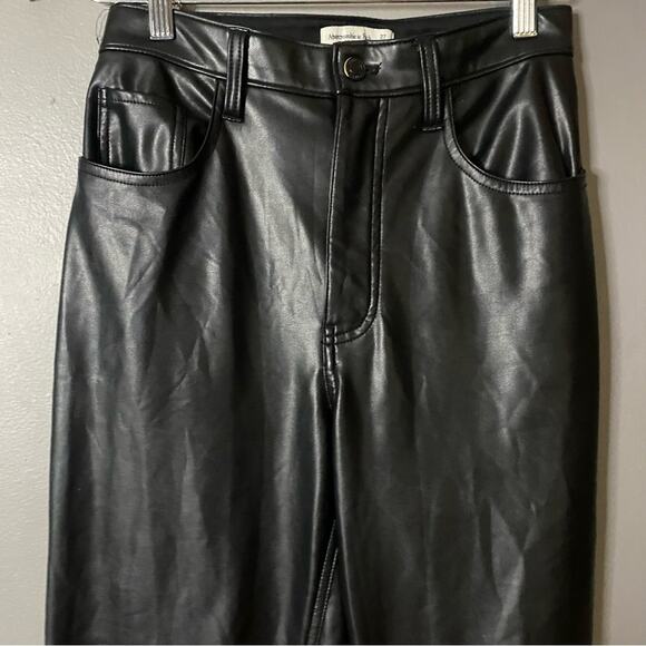 ABERCROMBIE & FITCH 90's Straight Ultra High Rise Faux Leather Pant Black 27 4 - Picture 4 of 9